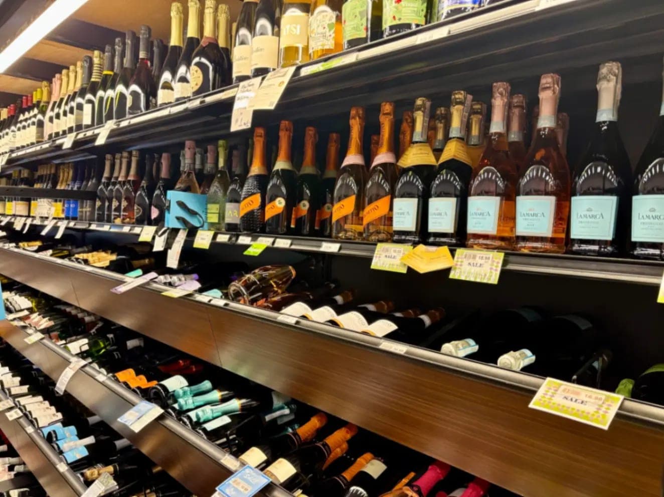 Shelves of sparkling wine and prosecco
